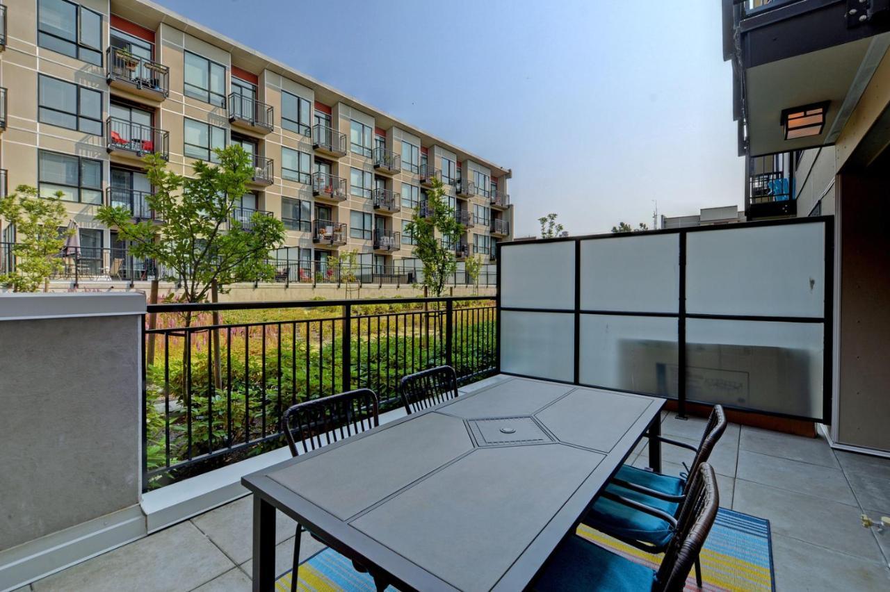 Gorgeous Old Town Condo With Patio And Parking! Victoria Exterior foto
